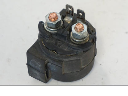 Baksidan på Startrelä från en Kawasaki ZR-7 -2001 motorcykel.