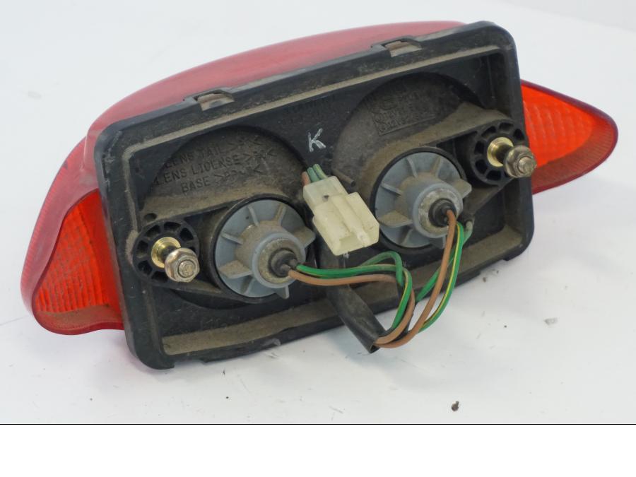 Vänster sida på Baklampa från en Honda XL 1000 V -1999 motorcykel.