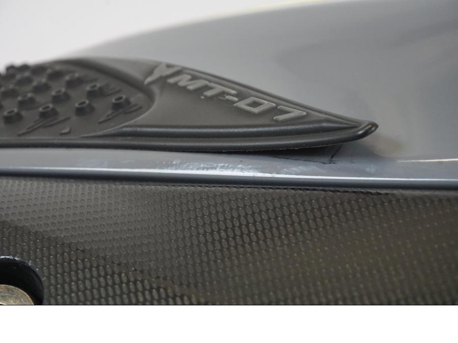 Vänster sida på Tankkåpa från en Yamaha MT-07 -2016 motorcykel.