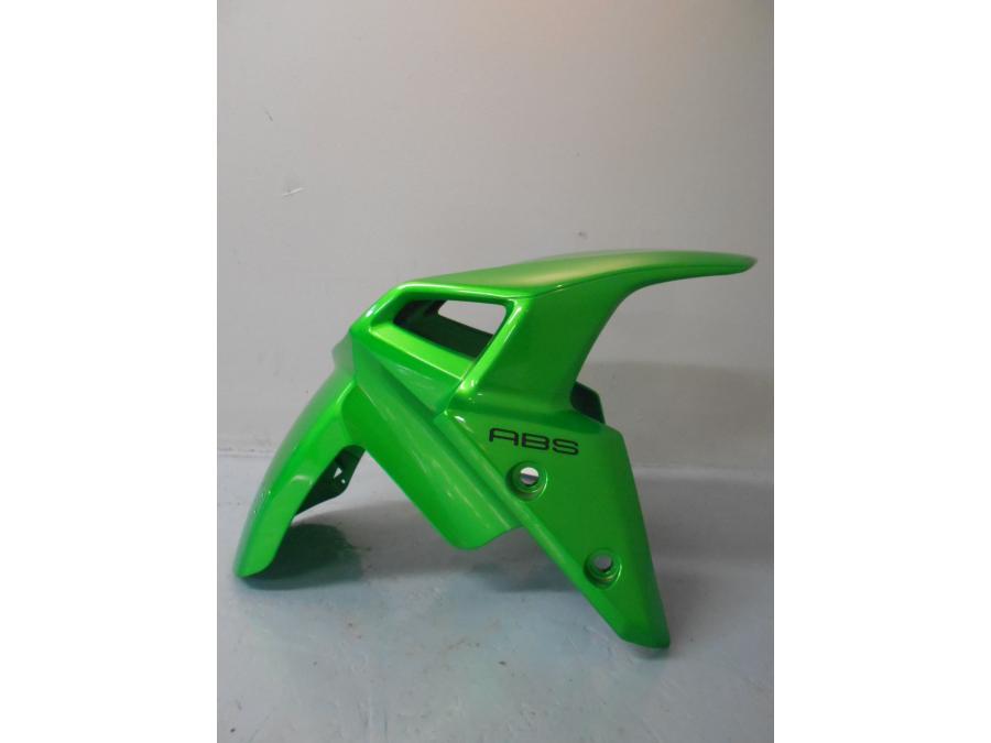 Vänster sida på Framskärm från en Kawasaki Z 900 -2017 motorcykel.