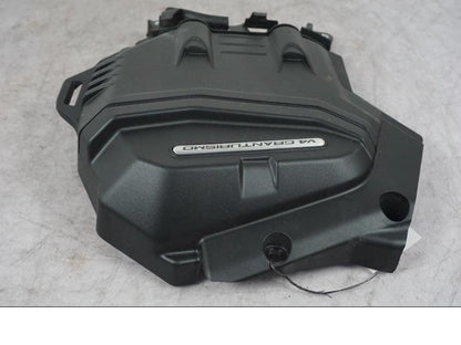 Vänster sida på Motorskyddskåpa från en Ducati Multistrada V4 -2024 motorcykel.