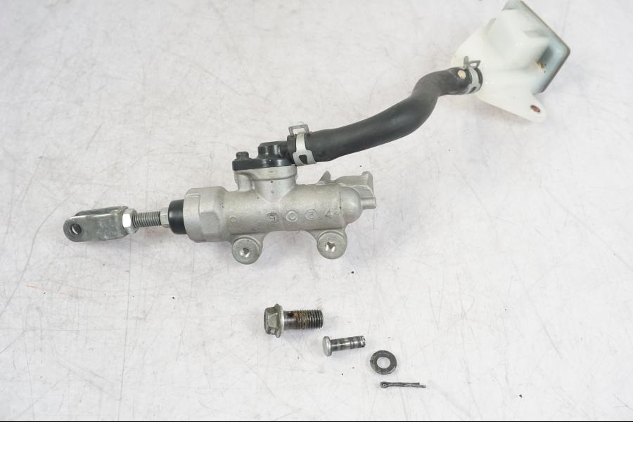 Framsidan på Bromshuvudcylinder från en Suzuki GSX 1300 RX -1999 motorcykel.