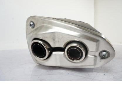 Höger sida på Ljuddämpare från en Kawasaki Z 800 -2014 motorcykel.