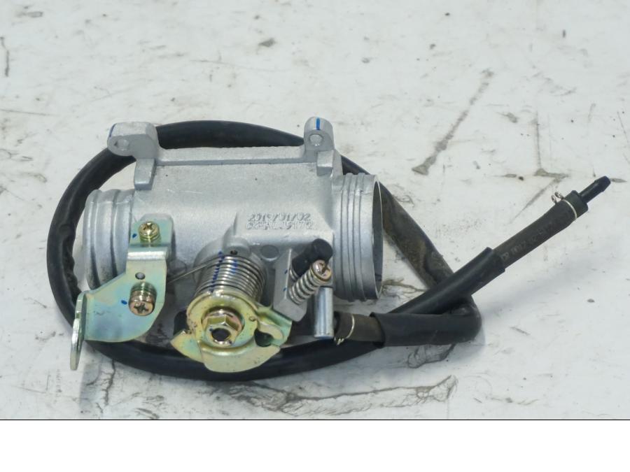 Framsidan på Spjällhus från en Kymco Agility 125 -2019 scooter.