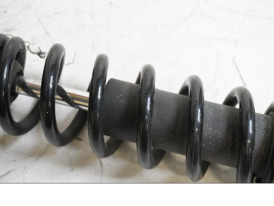 Snett uppifrån på Stötdämpare från en BMW R 1150 RT -2003 motorcykel.