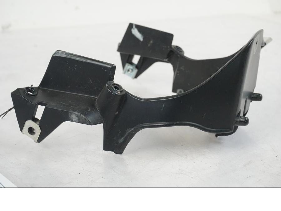 Höger sida på Strålkastarfäste från en Husqvarna 701 SUPERMOTO ABS -2016 motorcykel.