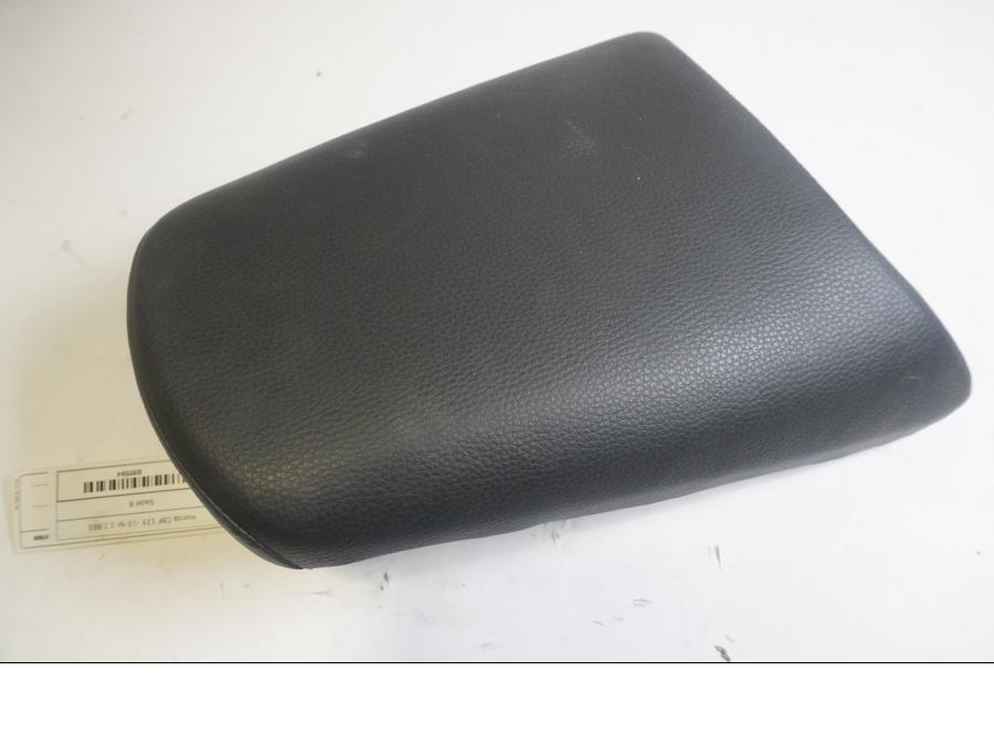 Framsidan på Sadel från en Honda CBF 125 -2010 motorcykel.