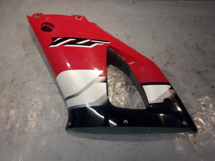 Framsidan på Sidkåpa från en Yamaha YZF 1000 R1 -1998 motorcykel.