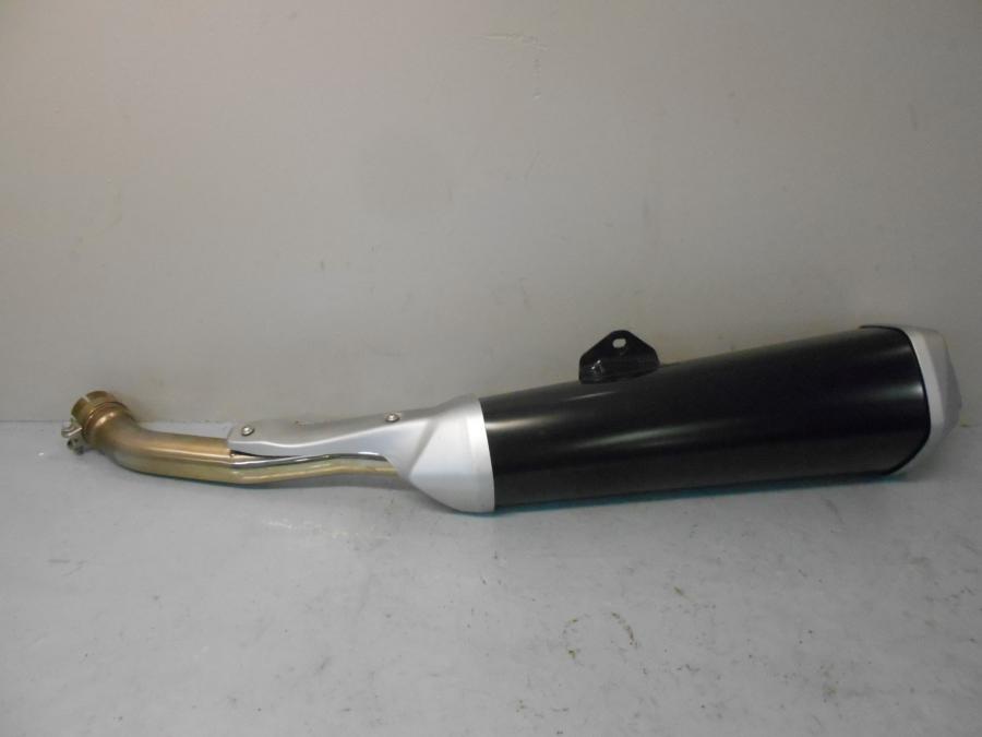 Framsidan på Ljuddämpare från en Kawasaki ZZ-R 1400 -2015 motorcykel.