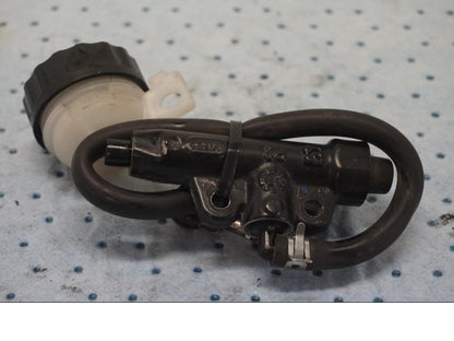 Baksidan på Bromshuvudcylinder från en KTM 125 Duke -2017 motorcykel.