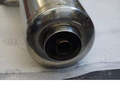 Snett uppifrån på Ljuddämpare från en Yamaha TDM 900 -2009 motorcykel.