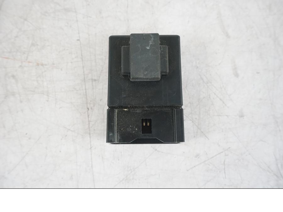 Baksidan på Bensinpumpsrelä från en Yamaha MT-09 -2016 motorcykel.