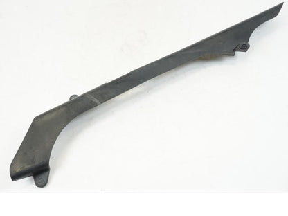 Framsidan på Kedjeskydd från en Yamaha YZF R6 -1999 motorcykel.