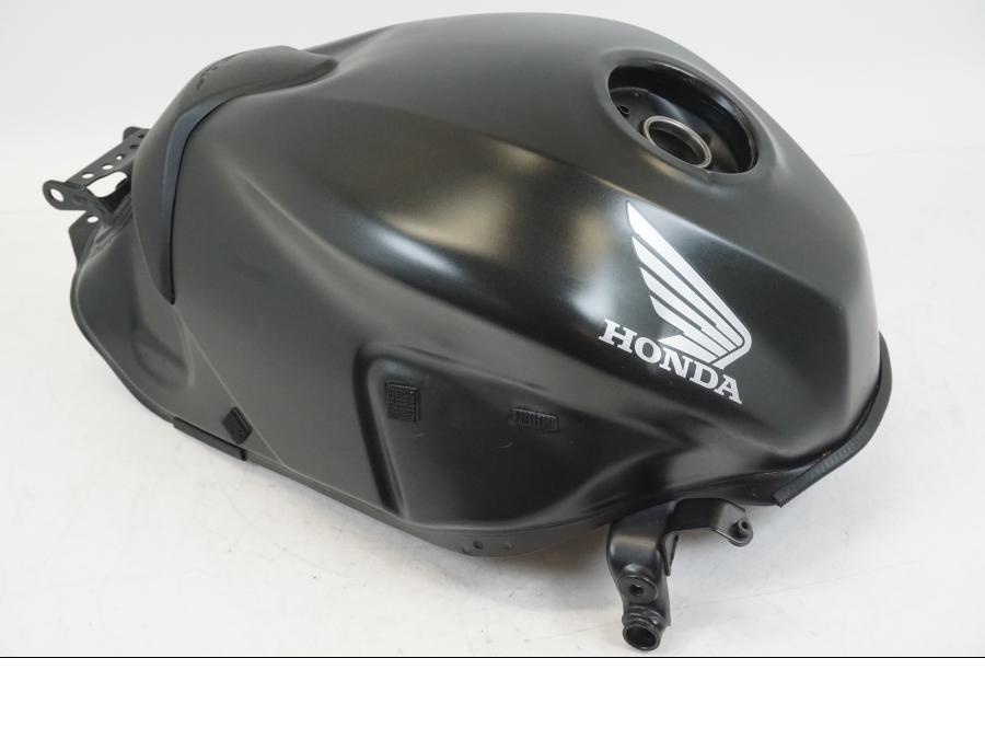 Framsidan på Bensintank från en Honda CB 650 F Hornet -2017 motorcykel.