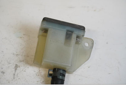 Höger sida på Bromshuvudcylinder från en Suzuki GSX-R 750 -1997 motorcykel.