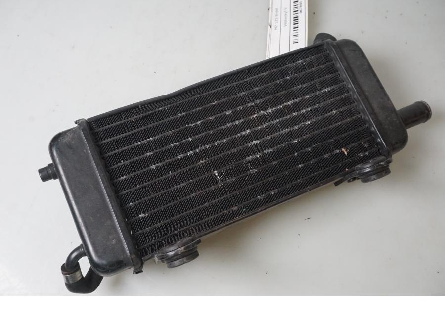 Framsidan på Vattenkyl från en MZ 125 -2003 motorcykel.