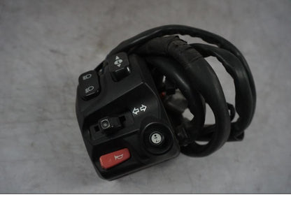 Framsidan på Styrelreglage från en Triumph Tiger Explorer -2016 motorcykel.