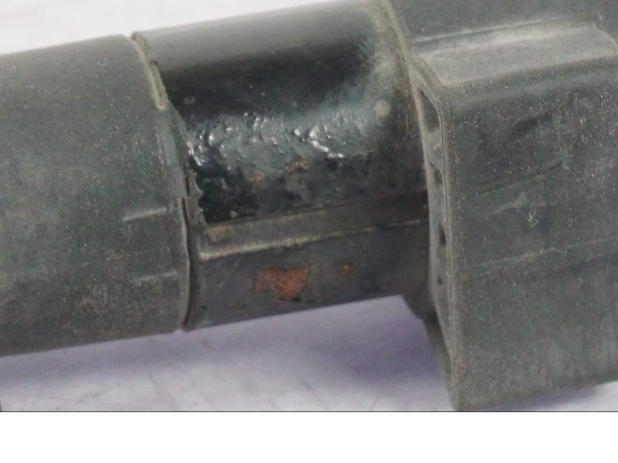 Baksidan på Tändspole från en BMW R 1200 GS -2005 motorcykel.