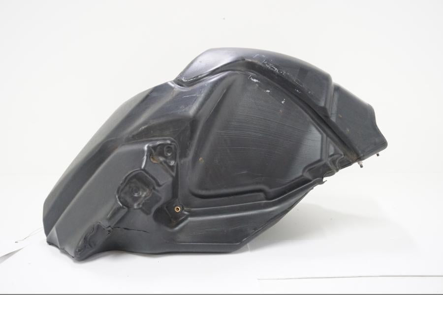 Framsidan på Bensintank från en Aprilia SL 750 Shiver -2008 motorcykel.