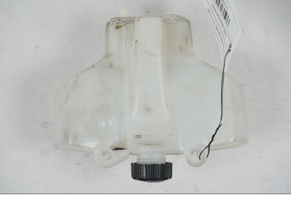 Snett uppifrån på Vattenexpansionskärl från en MV Agusta Dragster -2014 motorcykel.