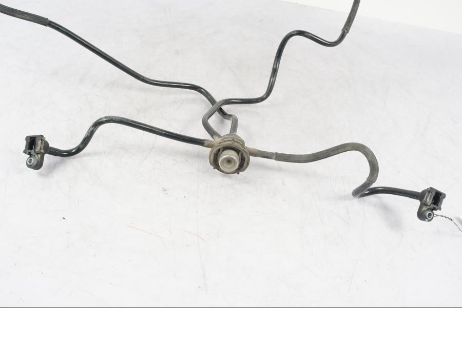 Vänster sida på Fuel Rail från en BMW R 1200 GS -2005 motorcykel.