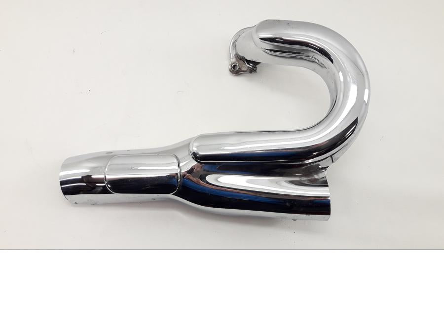 Framsidan på Grenrör från en Yamaha XV 1700 -2003 motorcykel.