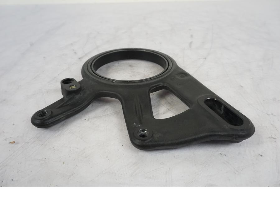 Vänster sida på Bromsoksfäste från en KTM 1290 Super Duke -2019 motorcykel.