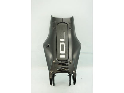 Vänster sida på Bakram från en Husqvarna Vitpilen 701 -2018 motorcykel.