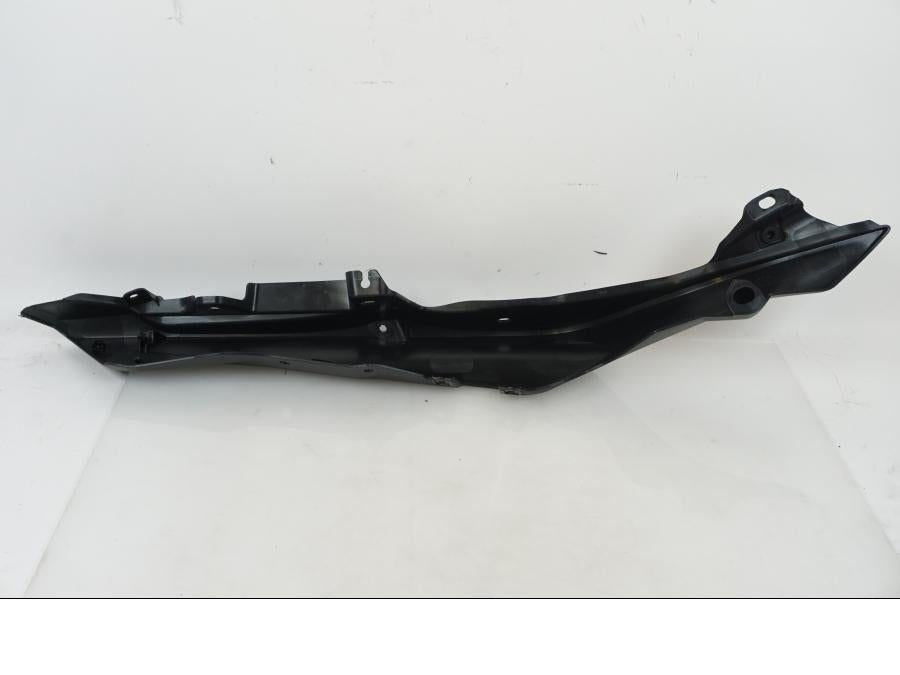 Baksidan på Bakvinge från en Yamaha MT-07 -2023 motorcykel.