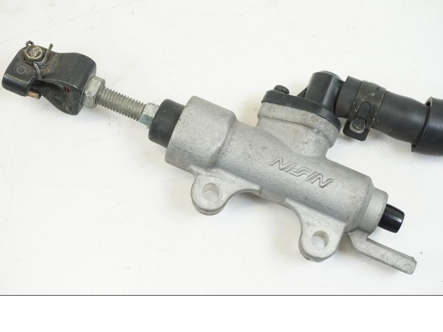 Baksidan på Bromshuvudcylinder från en Honda VFR 800 -2003 motorcykel.