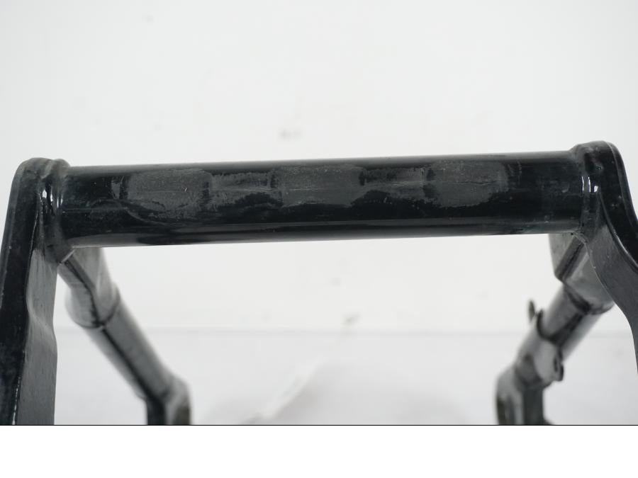 Snett nerifrån på Sving från en H-D Softail Standard FXST -2001 motorcykel.