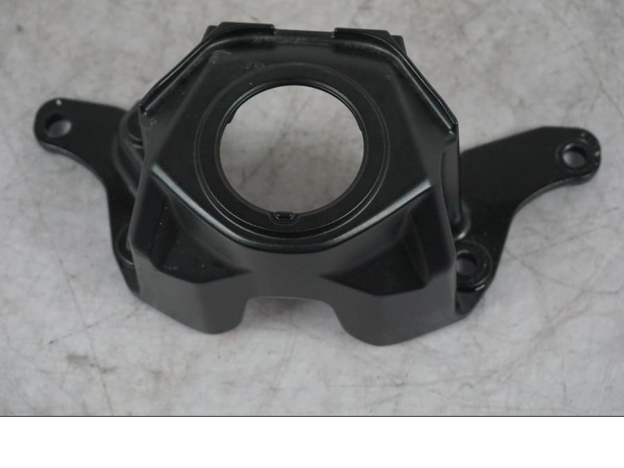 Framsidan på Tändningslåsfäste från en Yamaha MT-09 -2024 motorcykel.