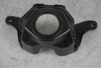 Framsidan på Tändningslåsfäste från en Yamaha MT-09 -2024 motorcykel.