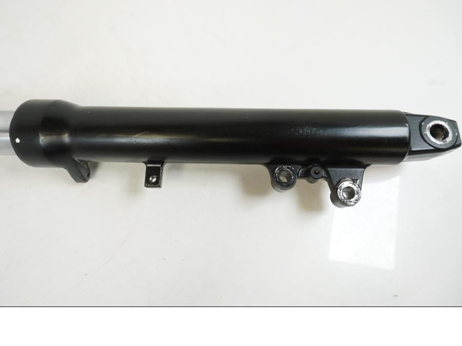 Baksidan på Gaffelben från en Suzuki GSX 600 F -1998 motorcykel.