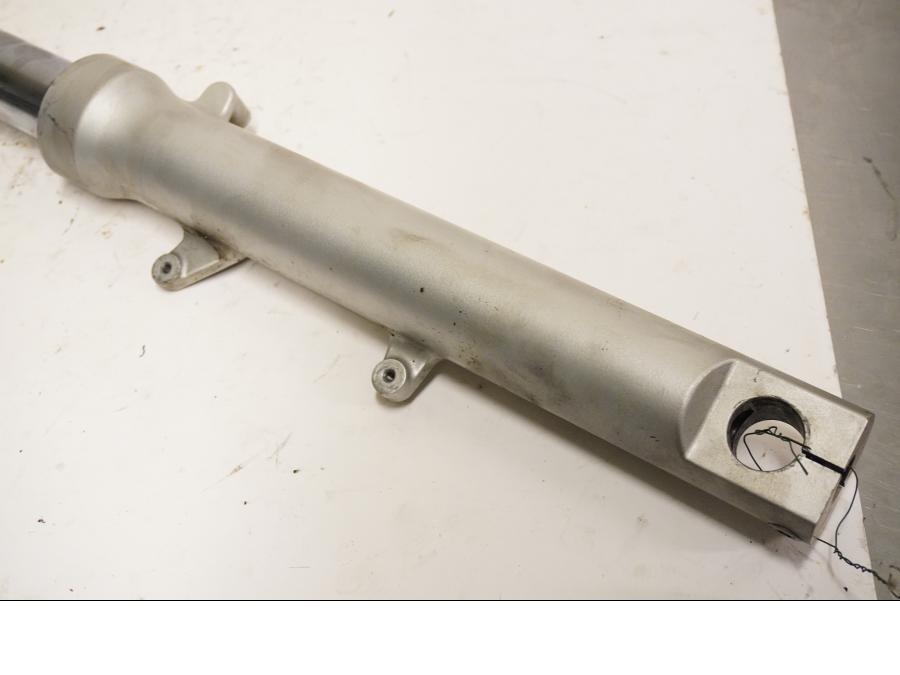 Baksidan på Gaffelben från en BMW F 650 CS -2002 motorcykel.