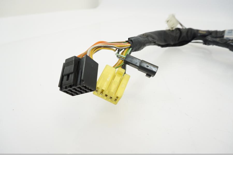 Vänster sida på Kabelstam från en Suzuki SV 650 -2001 motorcykel.