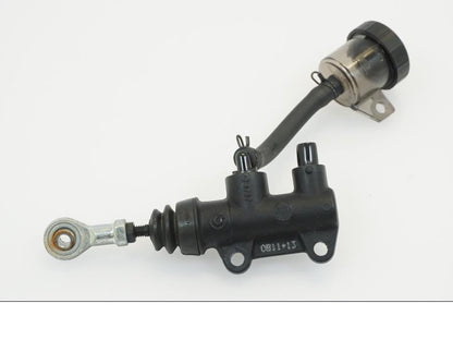 Snett uppifrån på Bromshuvudcylinder från en KTM 1290 Super Duke -2020 motorcykel.