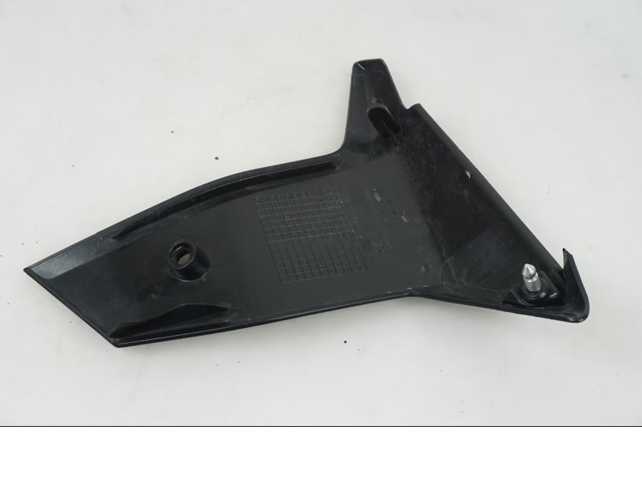 Höger sida på Kylarvinge från en KTM 1290 Super Duke GT -2020 motorcykel.