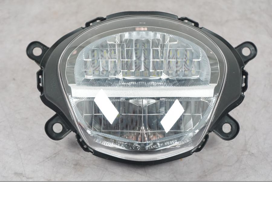 Framsidan på Strålkastare från en Honda ANC 125 -2022 scooter.