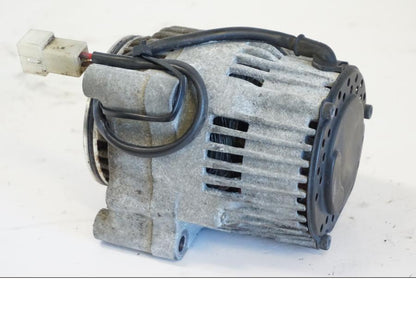Höger sida på Generator från en Yamaha YZF 1000 R -1997 motorcykel.
