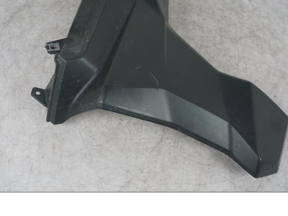 Höger sida på Bensintankskåpa från en Triumph Tiger Explorer -2012 motorcykel.