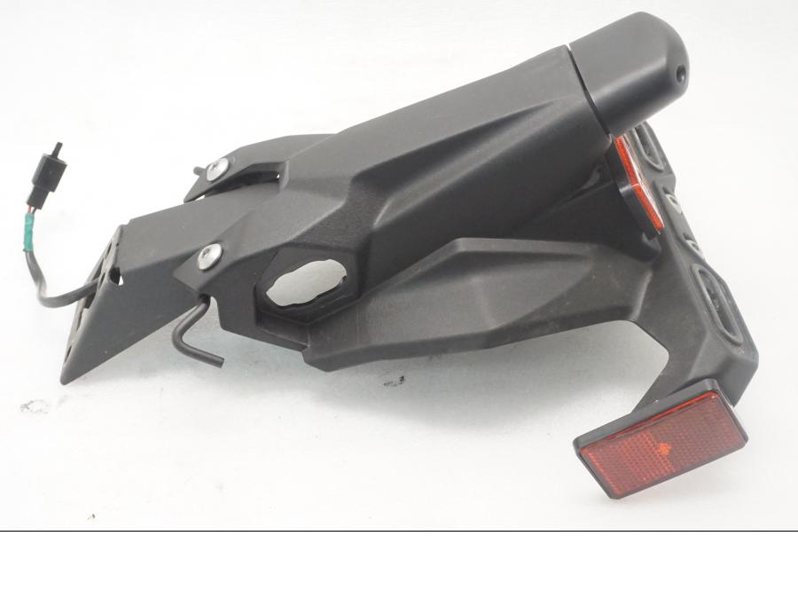 Baksidan på Skylthållare från en Kawasaki Z 400 -2020 motorcykel.