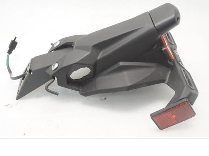 Baksidan på Skylthållare från en Kawasaki Z 400 -2020 motorcykel.