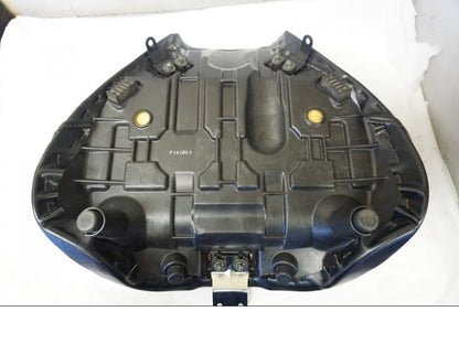 Snett uppifrån på Sadel från en Suzuki VL 1500 -2006 motorcykel.