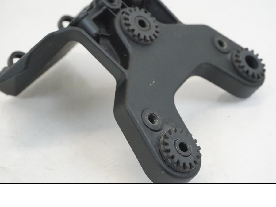 Extrabild3 på Instrumentfäste från en Ducati Streetfighter V4 -2020 motorcykel.