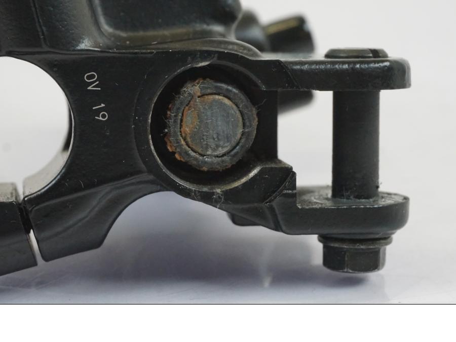 Vänster sida på Bromshuvudcylinder från en Triumph Trident -2021 motorcykel.