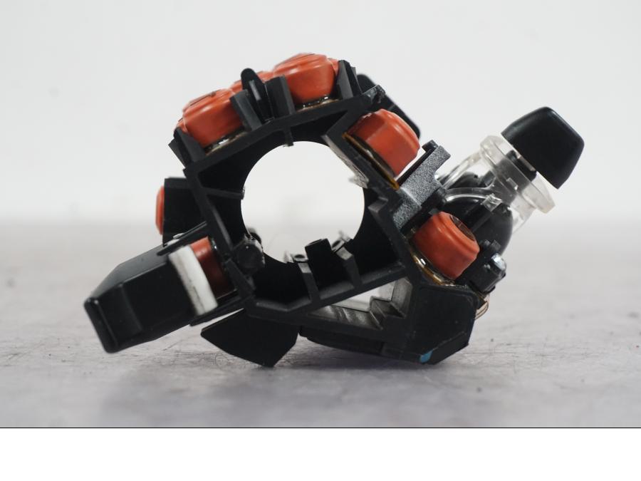 Snett uppifrån på Styrelreglage från en Ducati Multistrada V4 -2024 motorcykel.