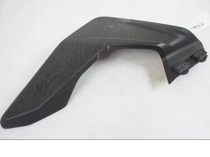 Vänster sida på Kylarvinge från en KTM 390 Adventure -2021 motorcykel.