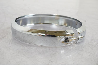 Baksidan på Strålkastarsarg från en H-D övrigt -2001 motorcykel.