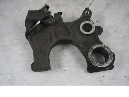 Framsidan på Bromsoksfäste från en Suzuki GSX 1300 BK -2008 motorcykel.